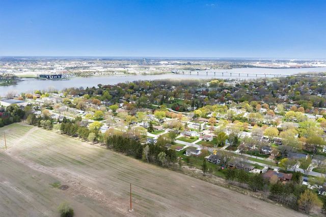341 ROSELAWN BOULEVARD, Green Bay, WI 54301