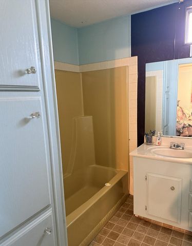 2400 W Midvalley Avenue 06, Visalia, CA 93277