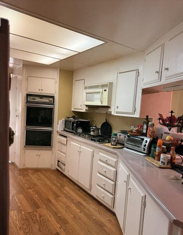 2400 W Midvalley Avenue 06, Visalia, CA 93277