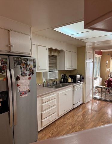 2400 W Midvalley Avenue 06, Visalia, CA 93277