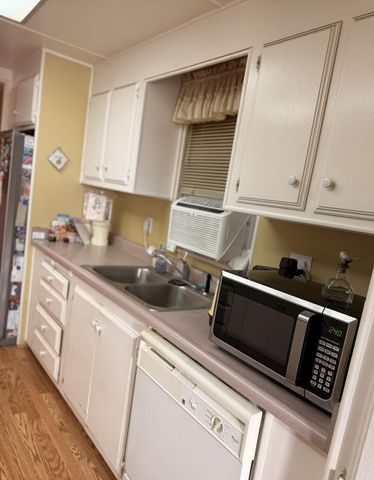 2400 W Midvalley Avenue 06, Visalia, CA 93277