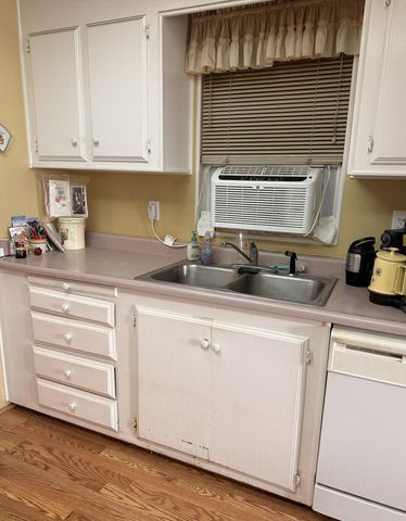 2400 W Midvalley Avenue 06, Visalia, CA 93277