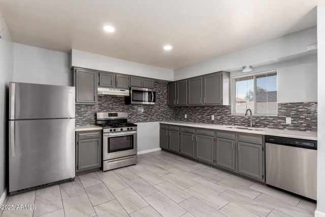 2936 E BECK Lane, Phoenix, AZ 85032