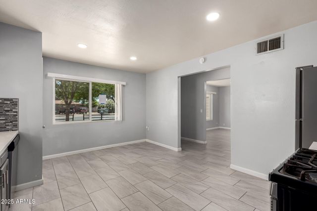 2936 E BECK Lane, Phoenix, AZ 85032