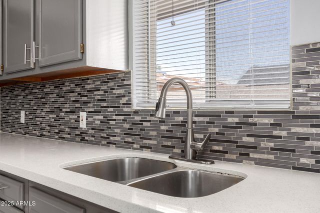 2936 E BECK Lane, Phoenix, AZ 85032