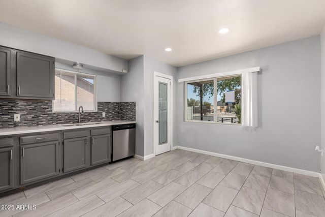 2936 E BECK Lane, Phoenix, AZ 85032