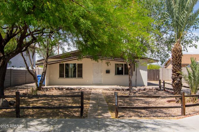 2936 E BECK Lane, Phoenix, AZ 85032