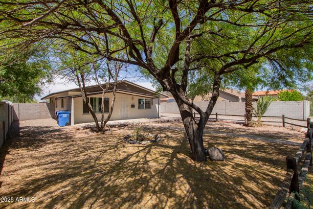 2936 E BECK Lane, Phoenix, AZ 85032