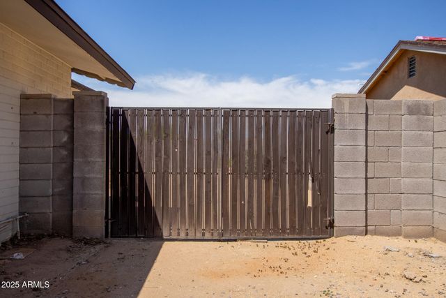 2936 E BECK Lane, Phoenix, AZ 85032