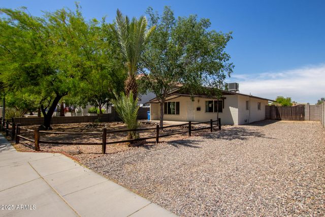 2936 E BECK Lane, Phoenix, AZ 85032