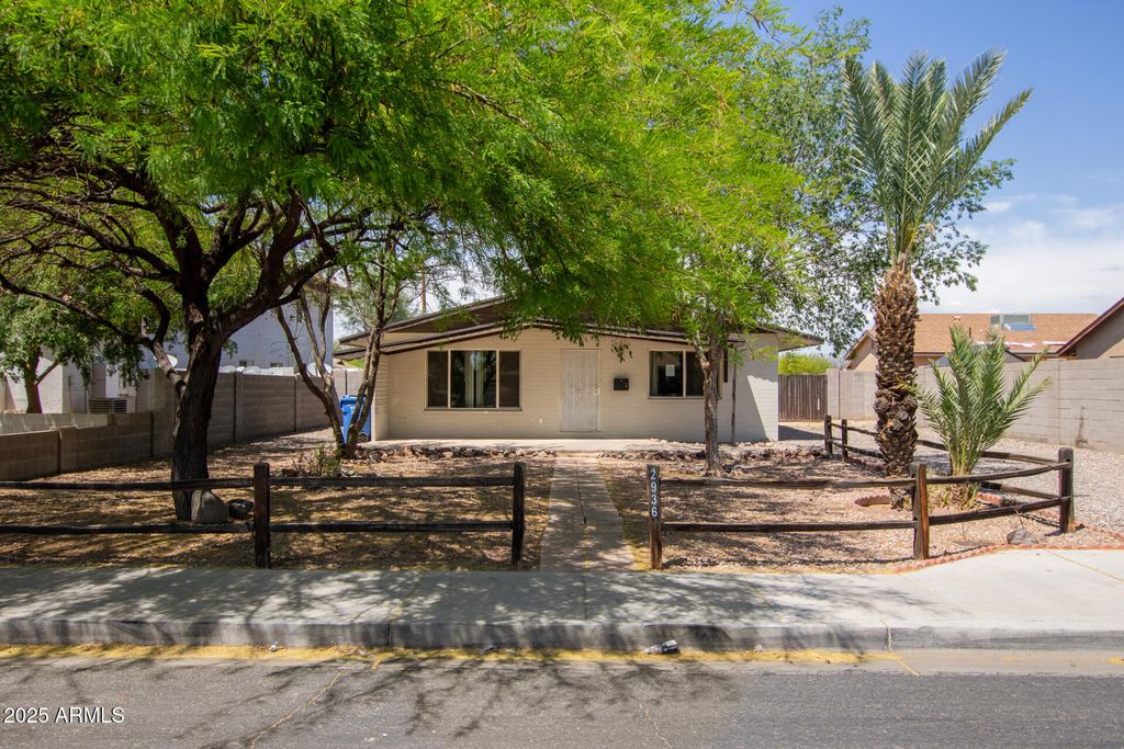 2936 E BECK Lane, Phoenix, AZ 85032