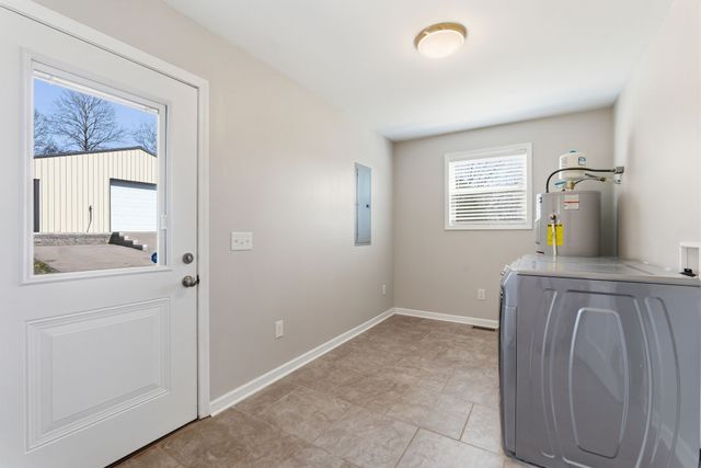 1041 Twin Creek Rd, Charlotte, TN 37036