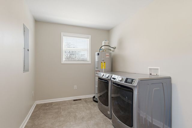 1041 Twin Creek Rd, Charlotte, TN 37036