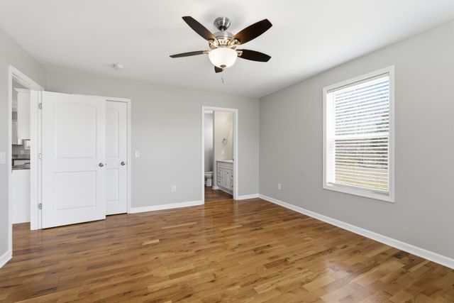 1041 Twin Creek Rd, Charlotte, TN 37036