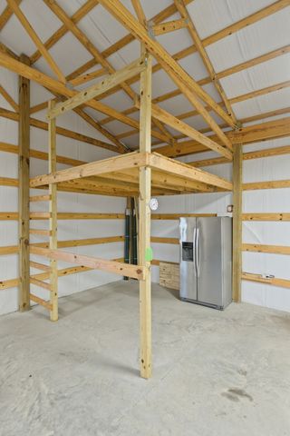 1041 Twin Creek Rd, Charlotte, TN 37036