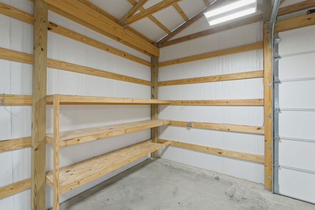 1041 Twin Creek Rd, Charlotte, TN 37036