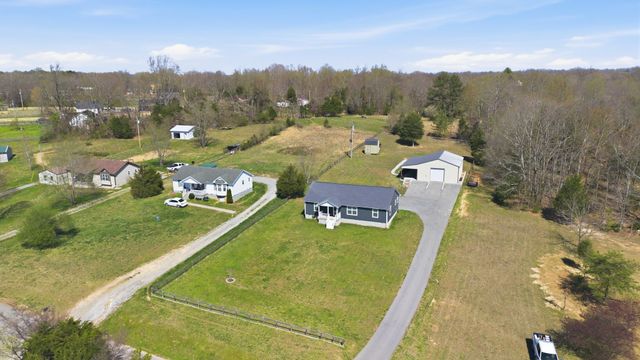 1041 Twin Creek Rd, Charlotte, TN 37036