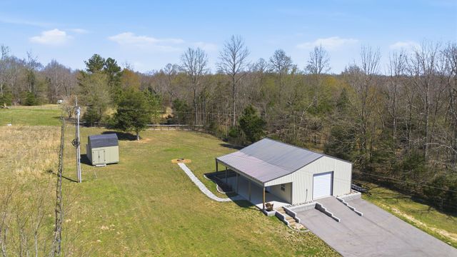 1041 Twin Creek Rd, Charlotte, TN 37036