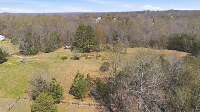 1041 Twin Creek Rd, Charlotte, TN 37036