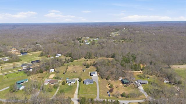 1041 Twin Creek Rd, Charlotte, TN 37036