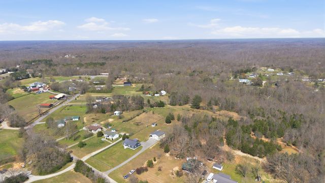 1041 Twin Creek Rd, Charlotte, TN 37036