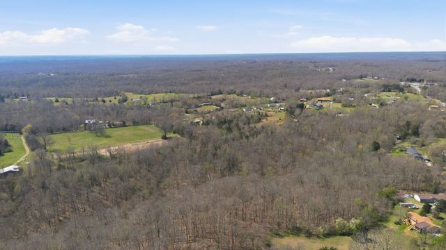 1041 Twin Creek Rd, Charlotte, TN 37036