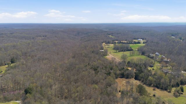 1041 Twin Creek Rd, Charlotte, TN 37036