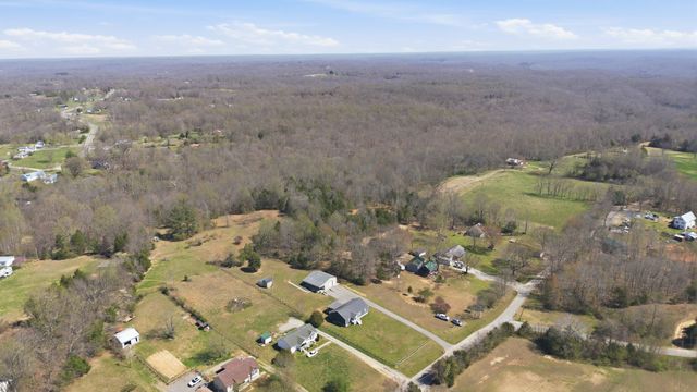 1041 Twin Creek Rd, Charlotte, TN 37036