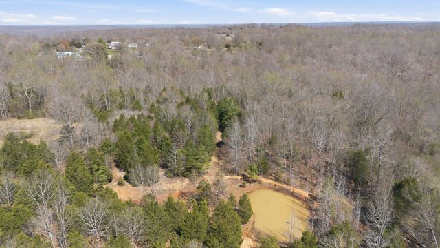 1041 Twin Creek Rd, Charlotte, TN 37036