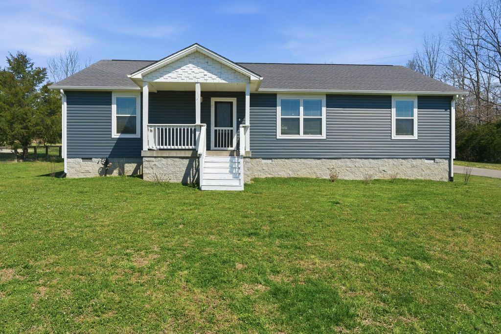 1041 Twin Creek Rd, Charlotte, TN 37036