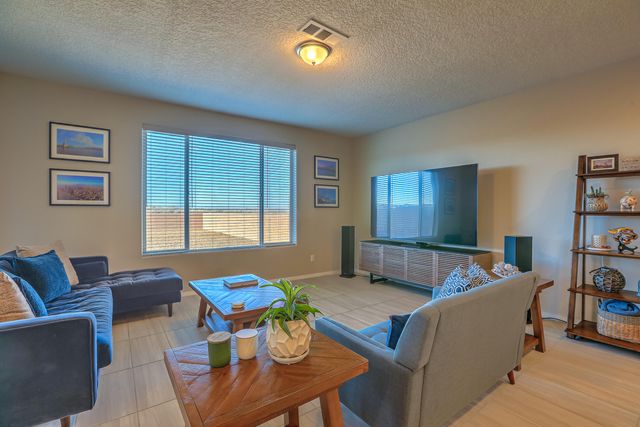 3038 Shannon Lane NE, Rio Rancho, NM 87144