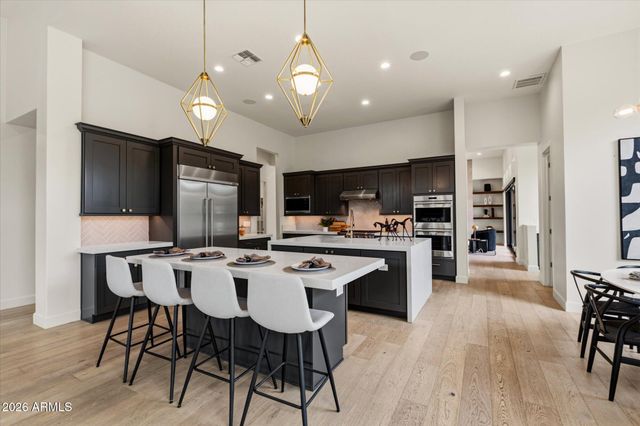 2675 E HUMMINGBIRD Way, Gilbert, AZ 85297