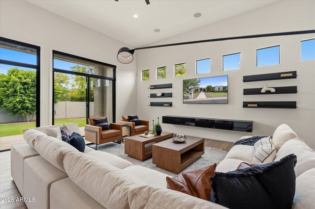2675 E HUMMINGBIRD Way, Gilbert, AZ 85297