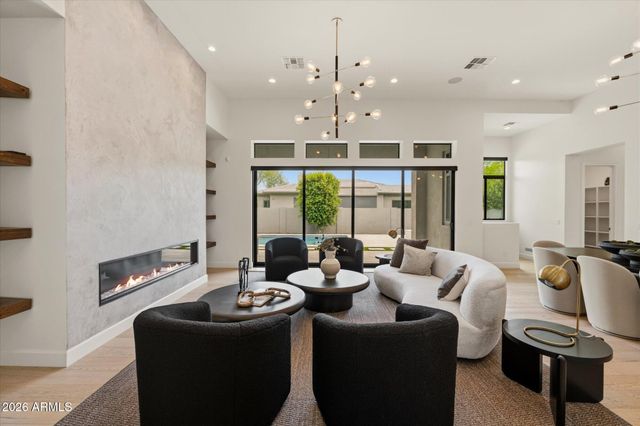 2675 E HUMMINGBIRD Way, Gilbert, AZ 85297