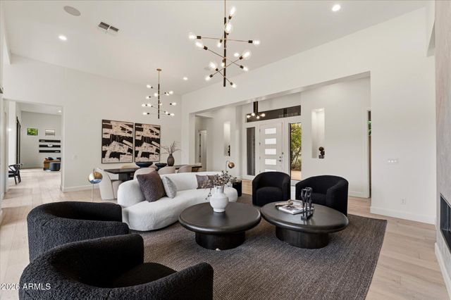 2675 E HUMMINGBIRD Way, Gilbert, AZ 85297