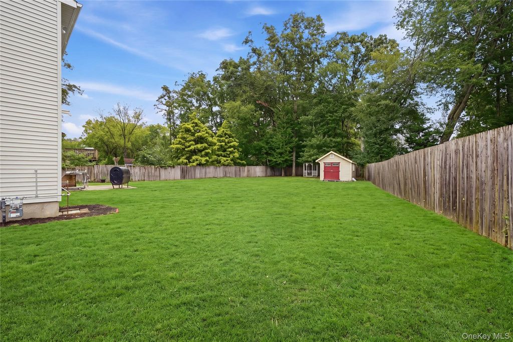 93 Mount Sinai Coram Road, Coram, NY 11727 — photo 2