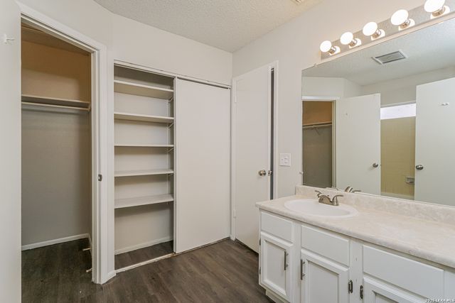 5106 Sierra Vista, San Antonio, TX 78233