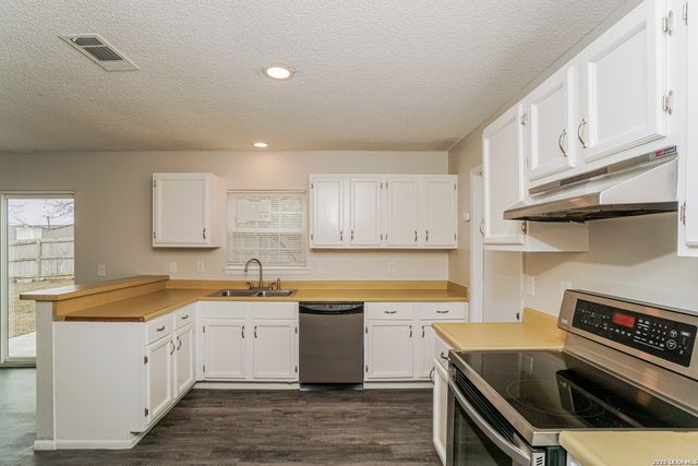 5106 Sierra Vista, San Antonio, TX 78233