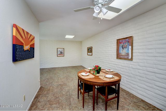 711 W Las Lomitas Road, Tucson, AZ 85704