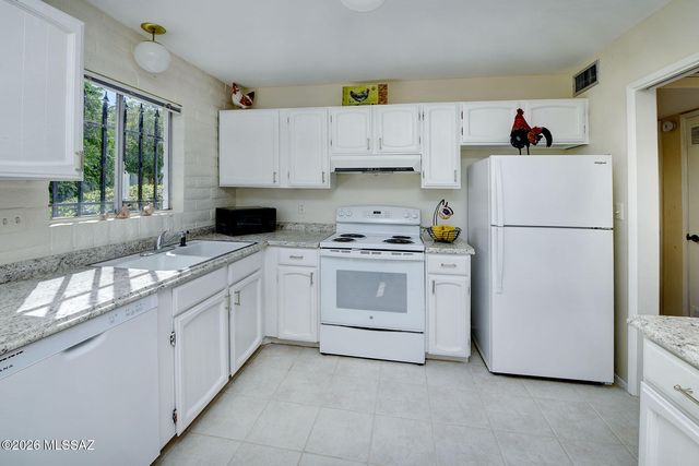 711 W Las Lomitas Road, Tucson, AZ 85704