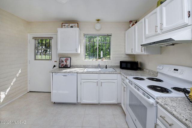 711 W Las Lomitas Road, Tucson, AZ 85704