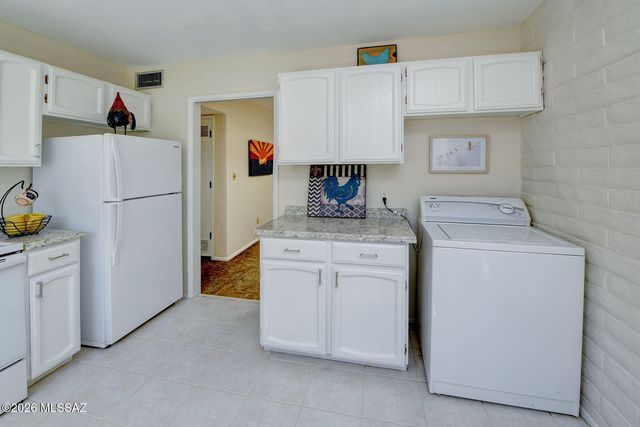 711 W Las Lomitas Road, Tucson, AZ 85704