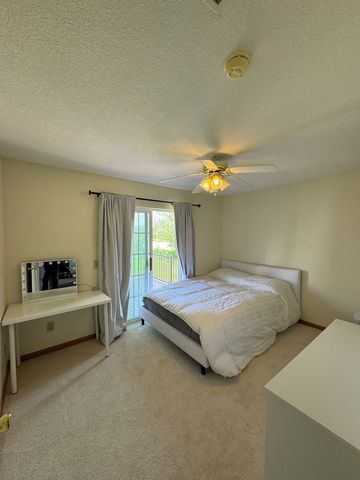 3120 Holiday Court 7, Bettendorf, IA 52722