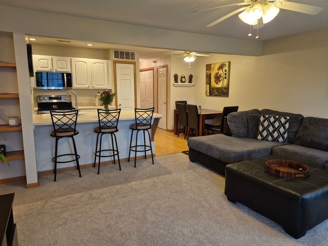 3120 Holiday Court 7, Bettendorf, IA 52722
