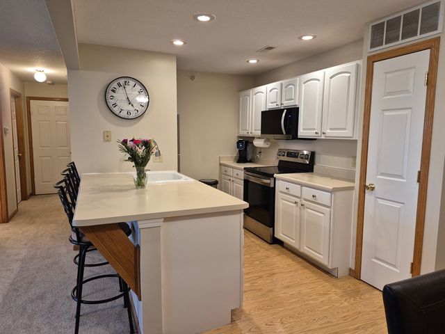3120 Holiday Court 7, Bettendorf, IA 52722