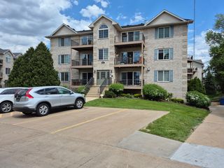 3120 Holiday Court 7, Bettendorf, IA 52722