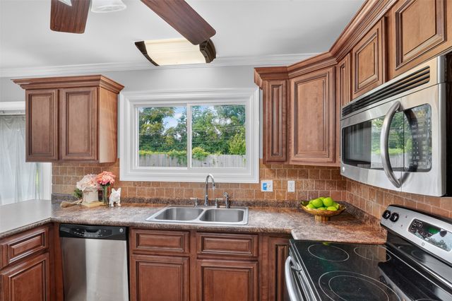 6327 Sand Beach Boulevard, Shreveport, LA 71105