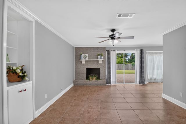 6327 Sand Beach Boulevard, Shreveport, LA 71105