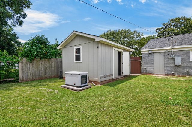 6327 Sand Beach Boulevard, Shreveport, LA 71105