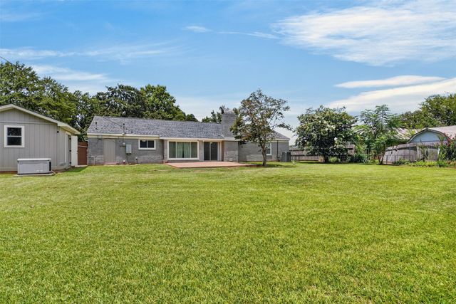 6327 Sand Beach Boulevard, Shreveport, LA 71105
